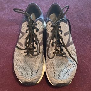 Women’s New Balance Zante BB4 Athletic Shoes. Worn once blue/grey and black